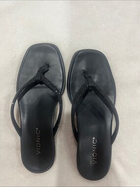 Vionic Black Women's Square-Toe Thong Sandals